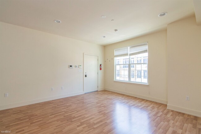 Building Photo - 2 br, 1 bath Triplex - 1501 MASTER ST Unit B