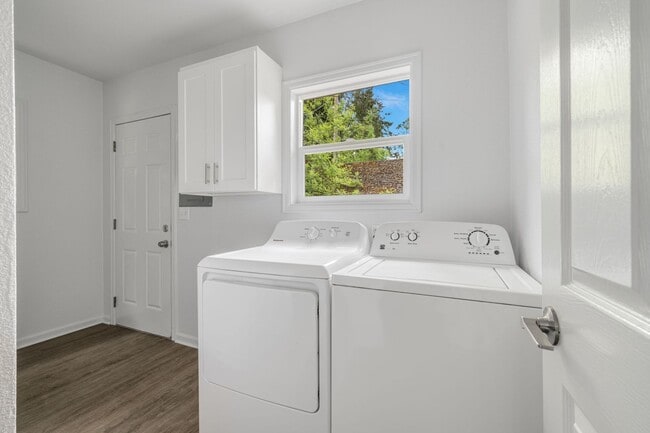 Building Photo - 2bd/1ba Seattle Home
