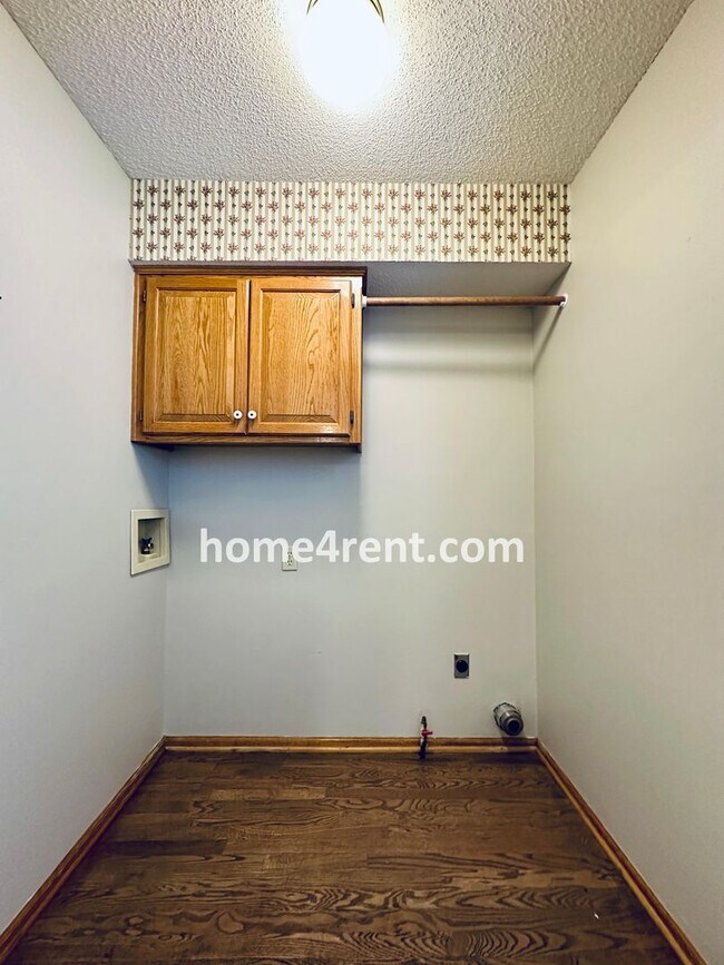 Building Photo - Blue Valley Schools w/ Hardwood Floors and...