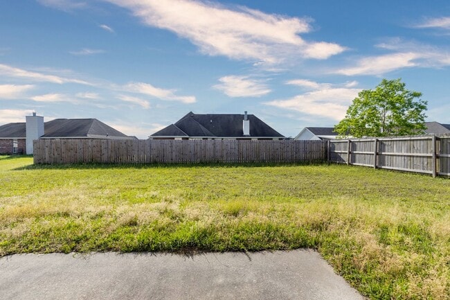Building Photo - ST. MARTIN SCHOOL DISTRICT - 3 BED 2 BATH ...