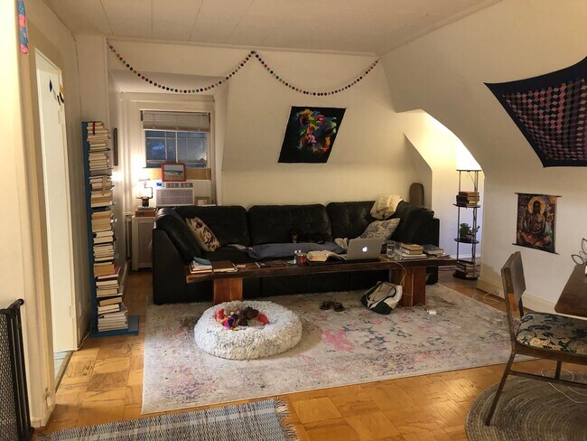 Building Photo - 720 Gladstone Ave