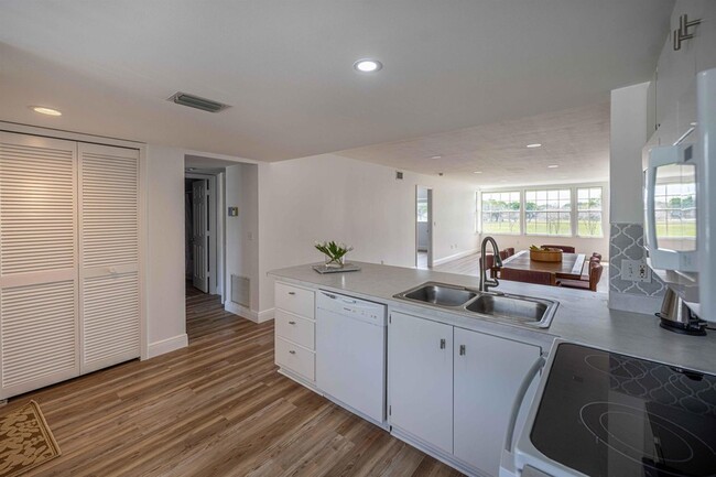 Building Photo - 1405 Palm Beach Trace Dr