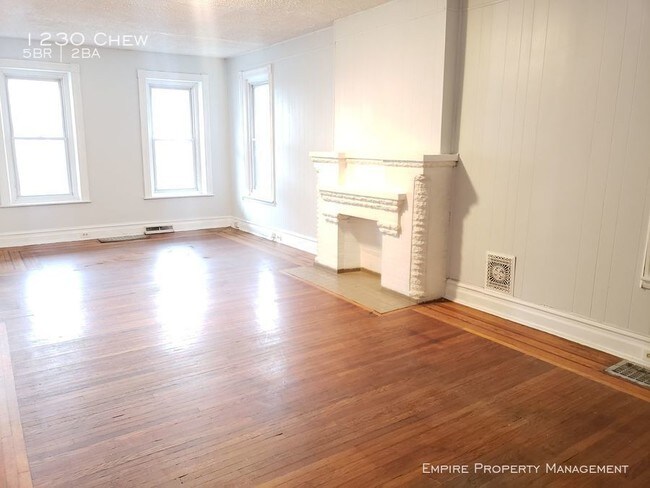 Building Photo - 5 Bedroom 1.5 Bath House in Allentown