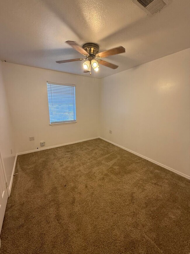 Building Photo - 3BD 1.5BA Single Home in Stevendale Heights Subdivision