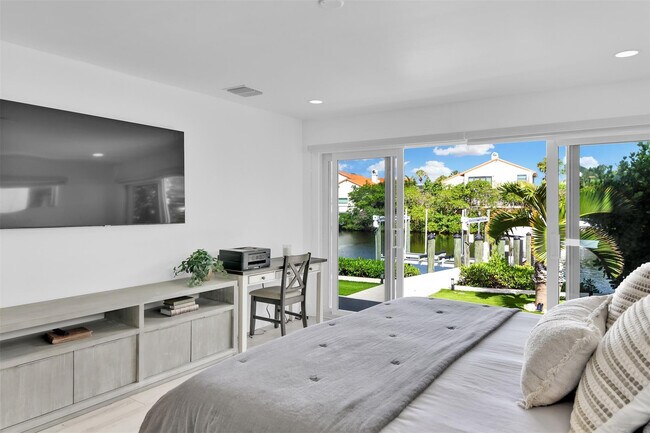 Building Photo - 17026 Bay St