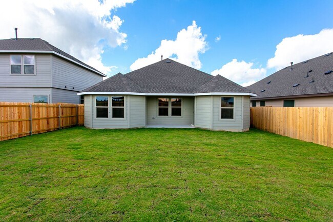 Building Photo - 3 Bedrom 2 bath with a 2 car garage in Sou...