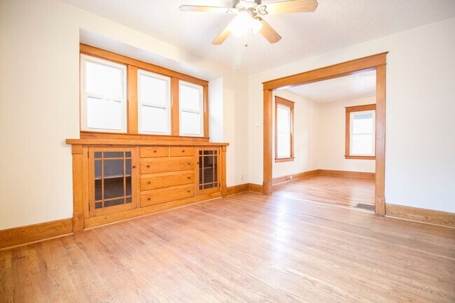 Building Photo - 4122 Fairview Dr