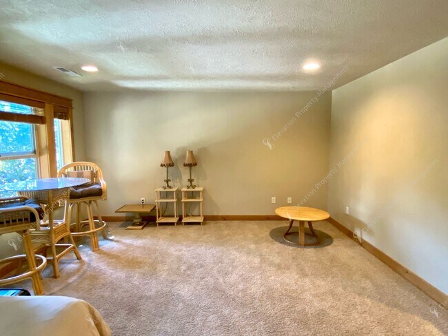 Building Photo - *Coming Soon* Charming Old Bend Rental | 3...