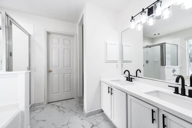 Building Photo - 10218 Dr Peridot Cove