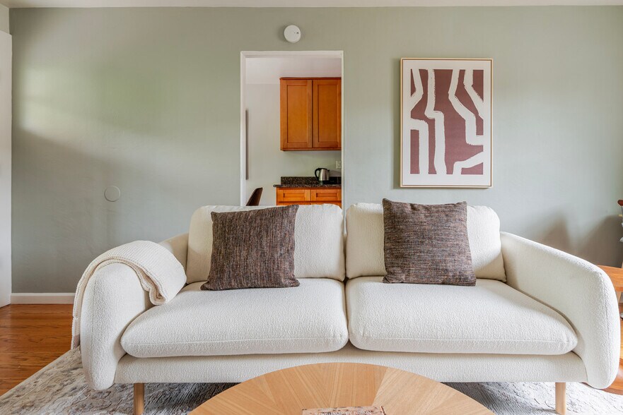 Building Photo - 327 Hawthorne Ave