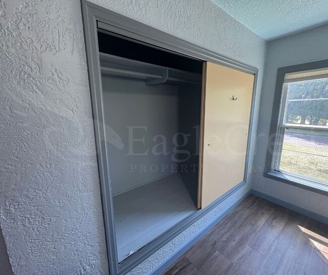 Building Photo - Two Bedroom House with Bonus Room Located ...