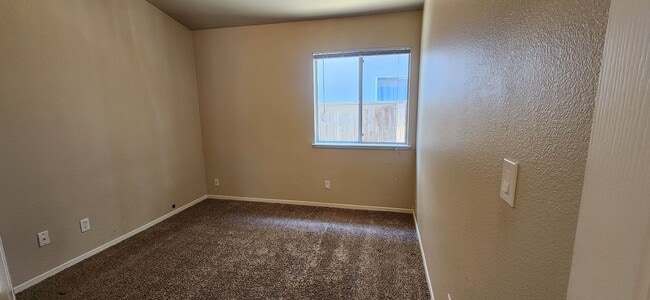 Building Photo - Wonderful 3 Bedroom Home in Desirable Laguna West Neighborhood