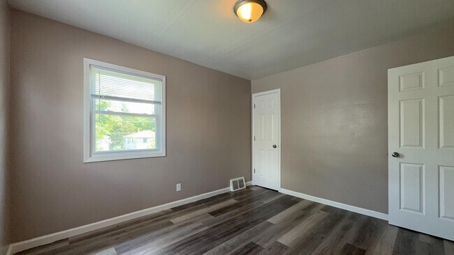 Building Photo - 5908 N 37th St