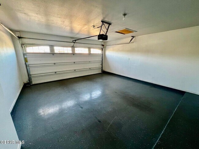 Building Photo - 10148 Red Vly