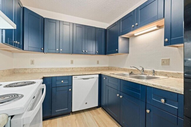 Building Photo - 906 Hersinger Pl