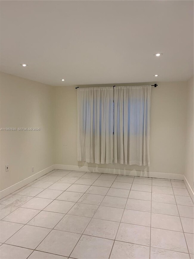 Building Photo - 1200 Mariposa Ave