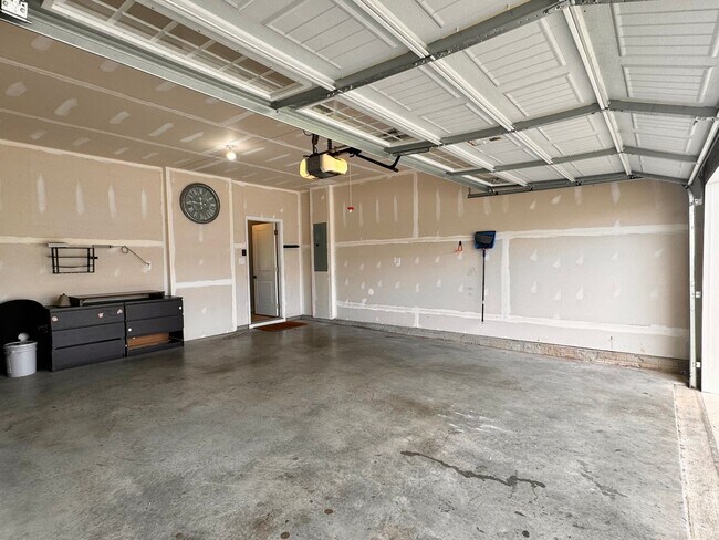 Building Photo - 145 Holly Hill Dr