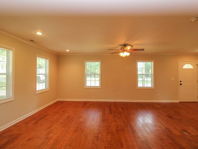 Building Photo - Convenient 2 bed 1 bath home in Athens City located near Athens State University and downtown Ath...