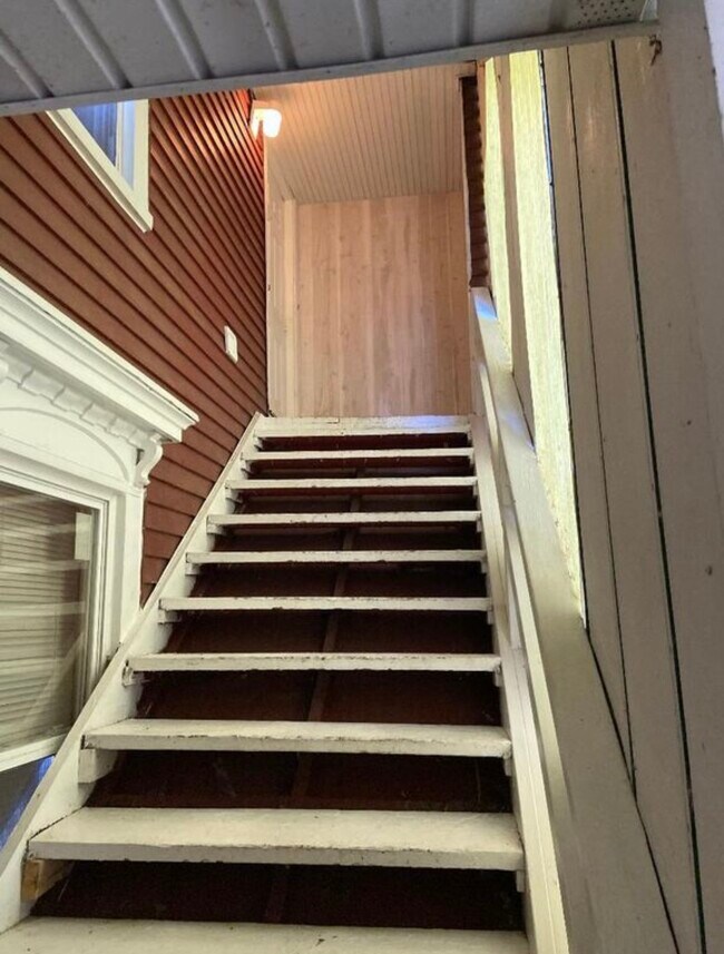 Building Photo - 522 Fleming St