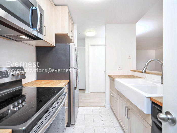 Building Photo - 9520 1st Ave NE