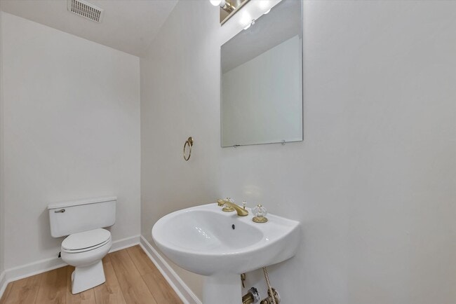 Building Photo - Spacious Townhome in Palo Alto