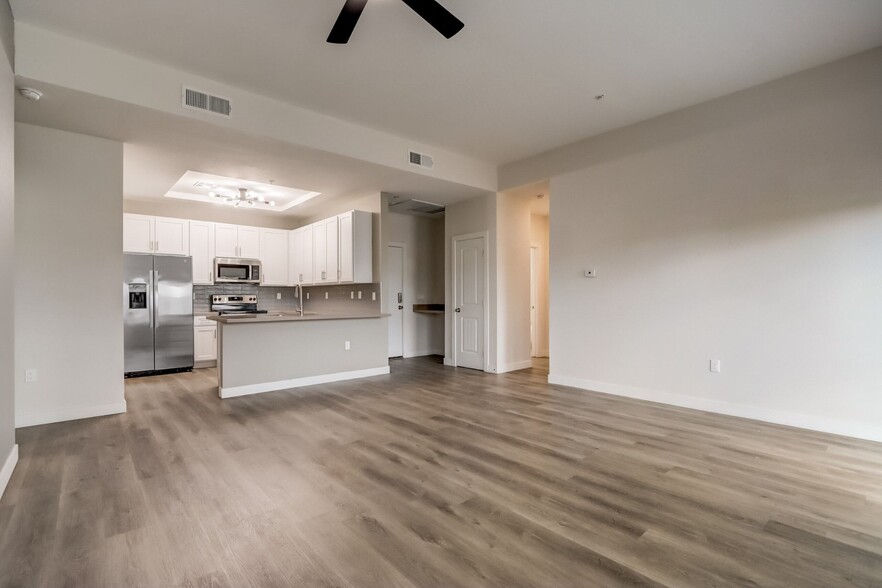 Building Photo - Landmark on 67th Ave