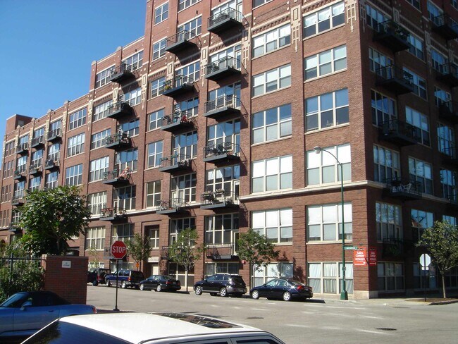 Building - 1500 W Monroe St