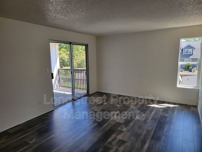 Building Photo - 627 3rd St