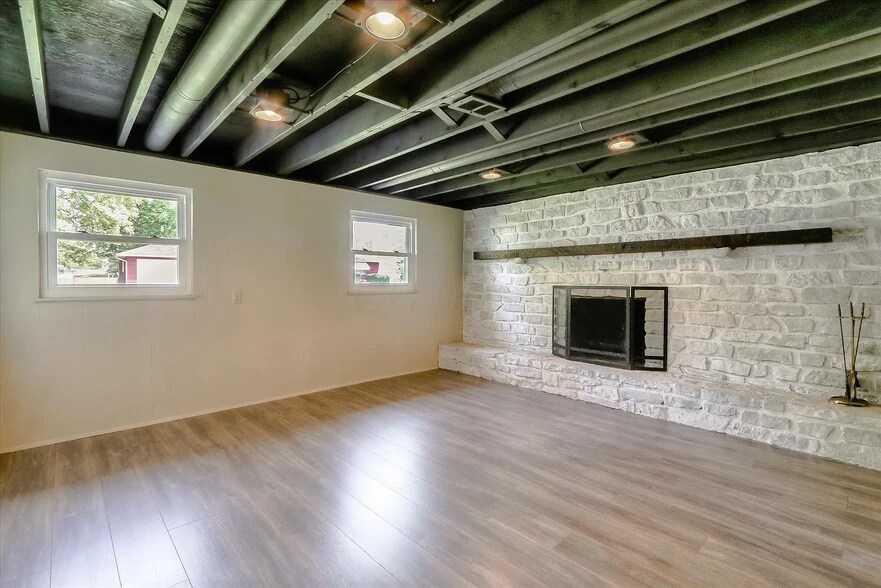 Building Photo - 393 Smith Rd
