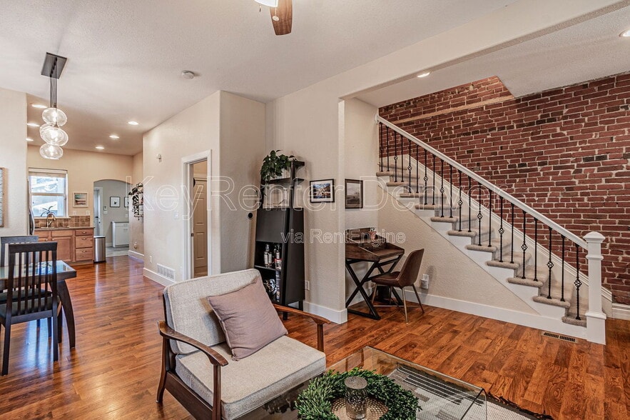 Building Photo - 3033 Welton St