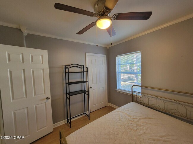 Building Photo - 1405 W 13th St