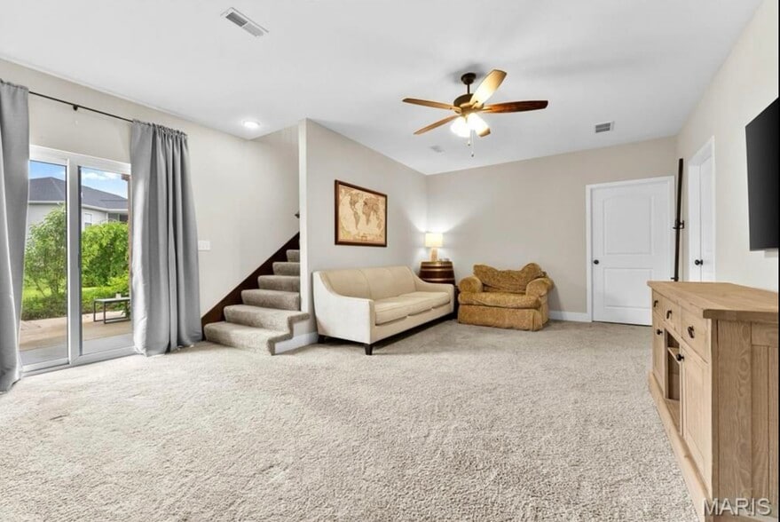 Family room - 536 Flagstone Pass Dr