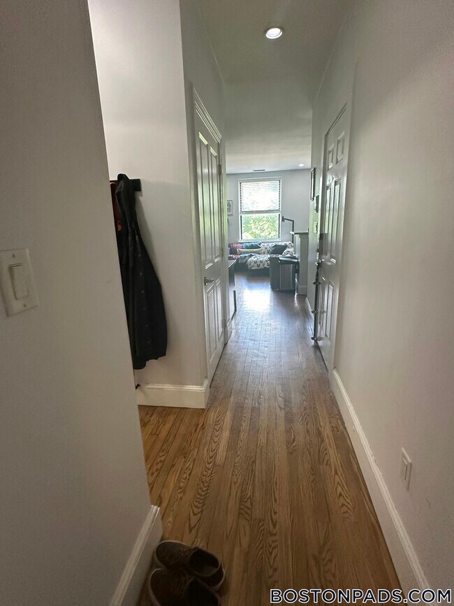 Building Photo - 140 Boylston St