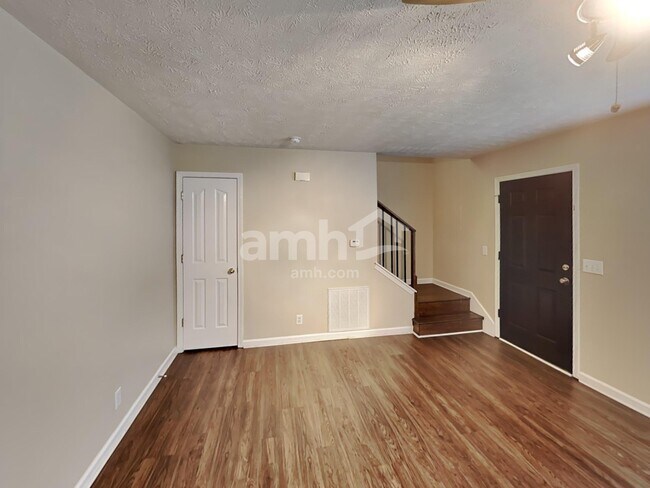 Building Photo - 7827 Rainey Dr