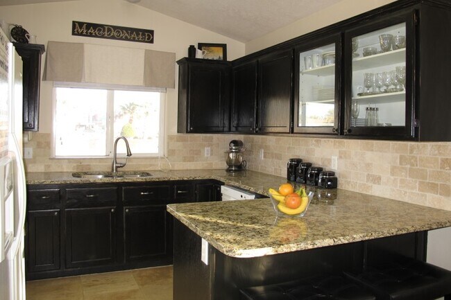 Building Photo - 444 Sunland Dr