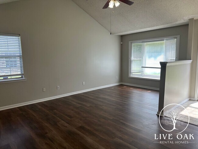 Building Photo - ENJOY A $500 MOVE-IN CREDIT WHEN YOU LEASE TODAY!**