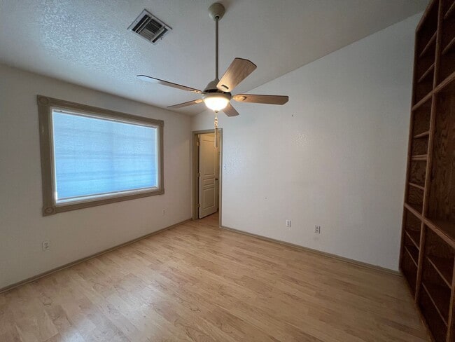 Building Photo - 3 BEDROOM HOME IN THE FOOTHILLS WITH A SPA!