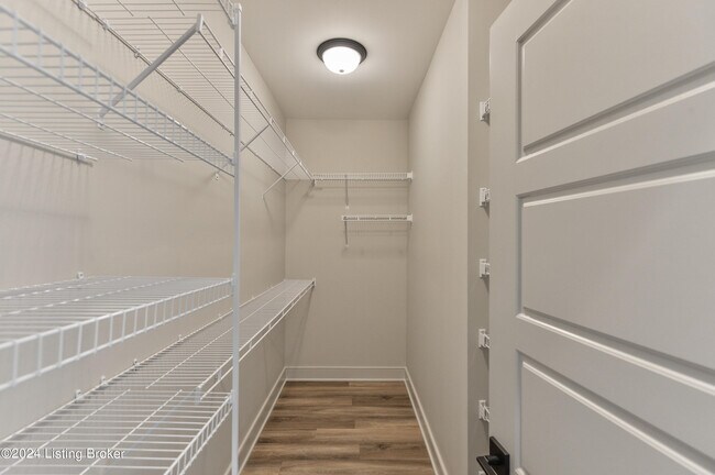 Building Photo - 10504 Meeting St