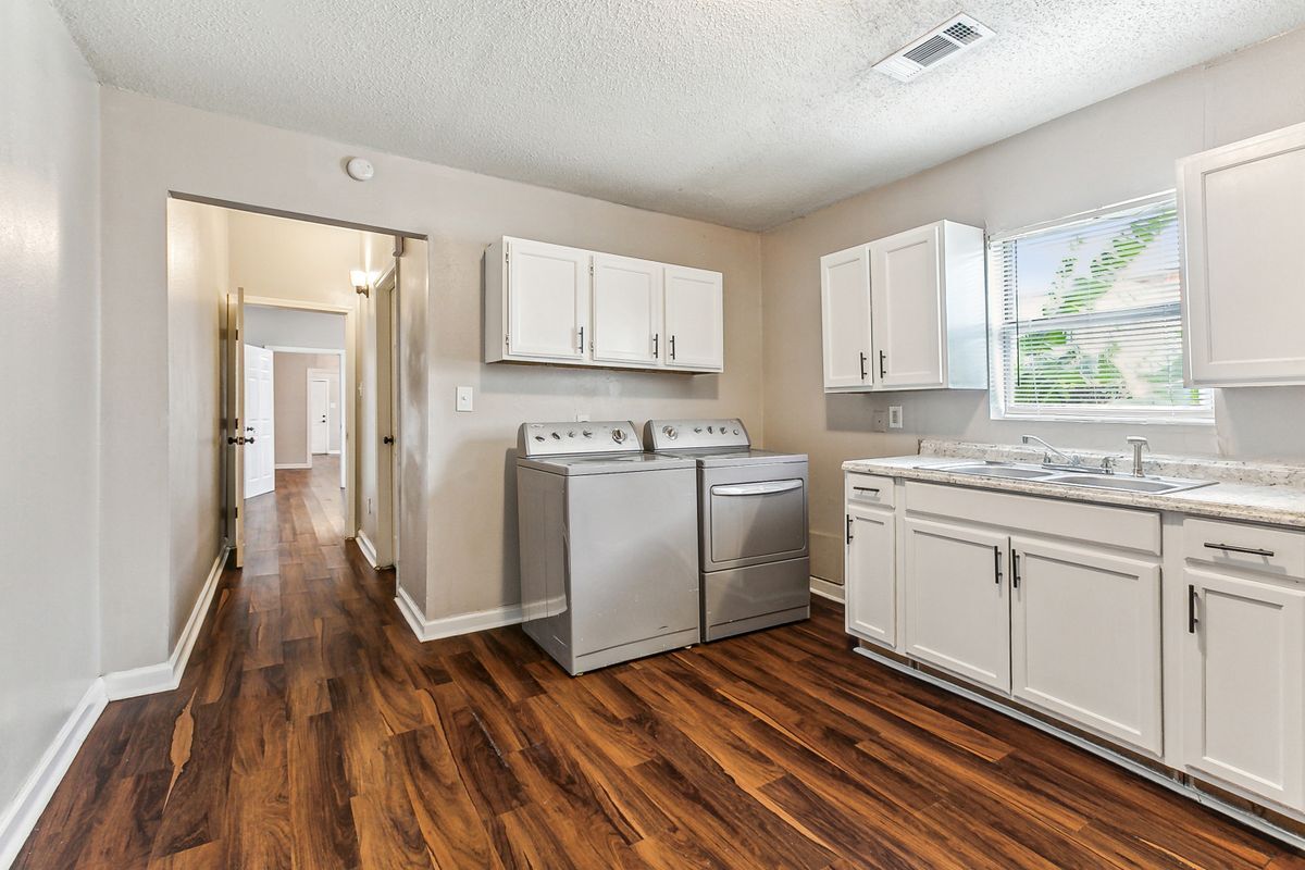 Building Photo - 2562 N Galvez St