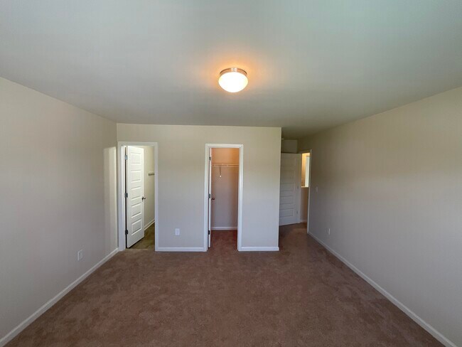 Building Photo - 4701 Southwind Rd