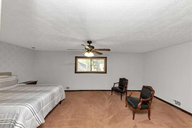 Building Photo - 3215 Redona Dr