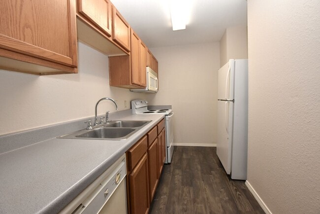 Building Photo - 921-923 Sagewood Trail