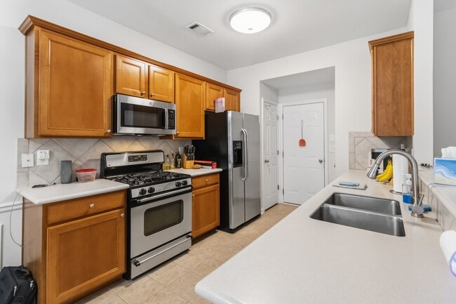 Building Photo - 105 Finchley Dr