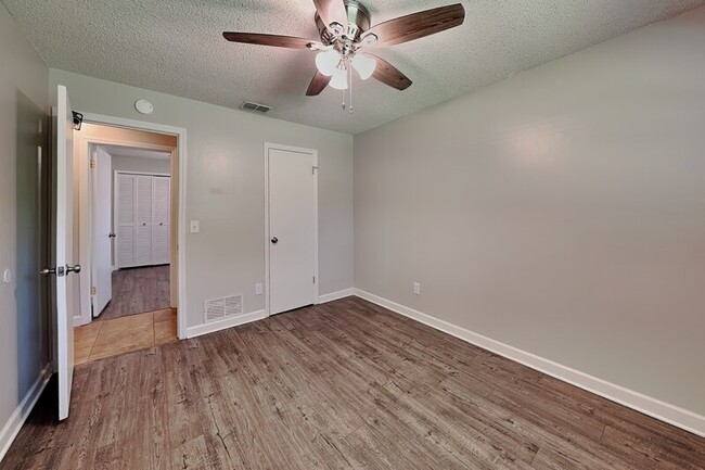 Building Photo - 1016 Manchester Cir