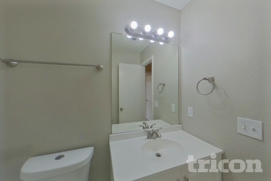 Building Photo - 1817 Citadel Dr