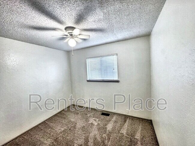 Building Photo - 112 W Timberlane St