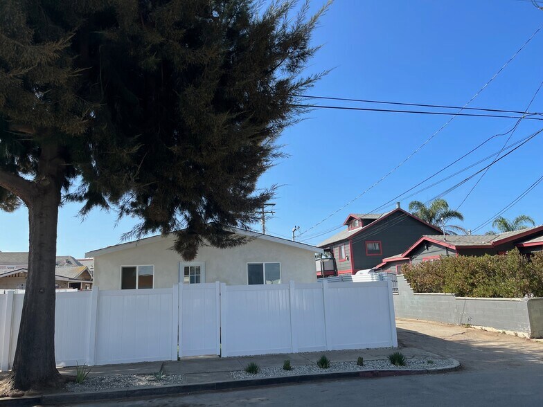 Primary Photo - 24 W Simpson St