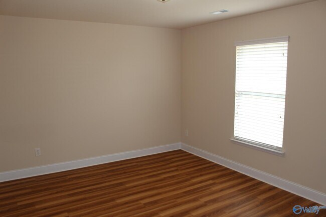 Building Photo - 103 Glen View Dr