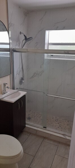 Building Photo - 706 SW 4th Ter