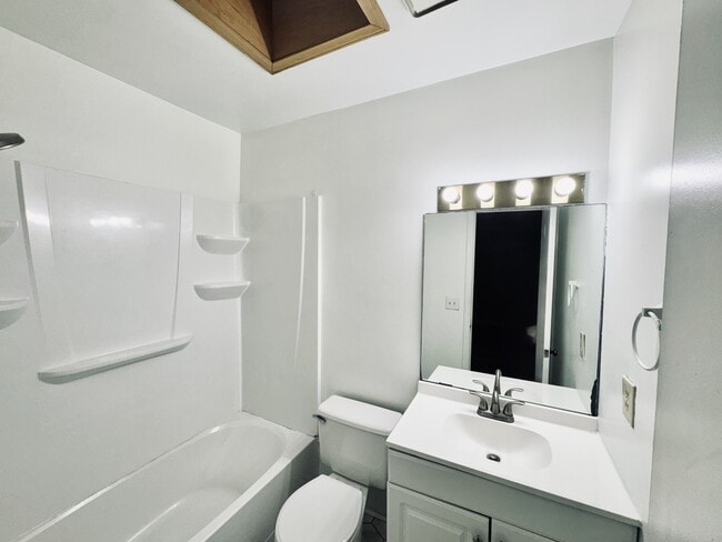 Building Photo - 202 Finley Forest Dr